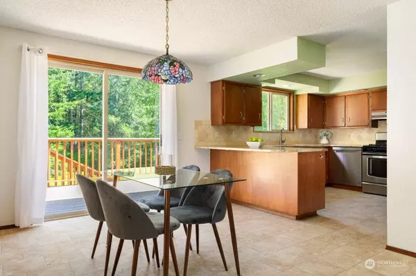 2612 Oyster WAY, Oak Harbor, WA 98277