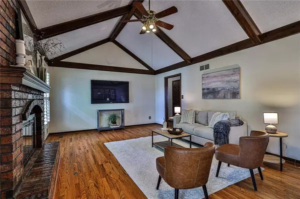 16618 E George Franklyn DR, Independence, MO 64055