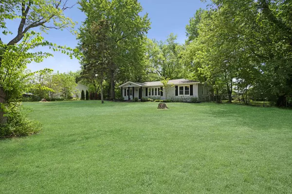 3594 Oakwood Rd, Woodlawn, TN 37191