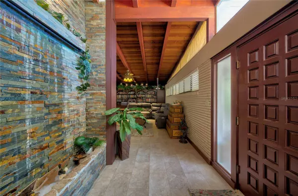 5635 7TH AVE N, St Petersburg, FL 33710