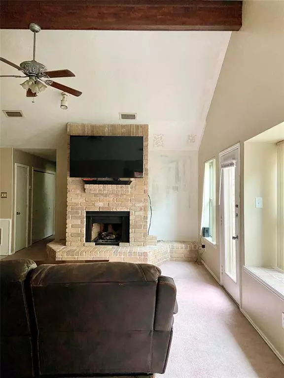 6 Crestbriar CT, Baytown, TX 77521