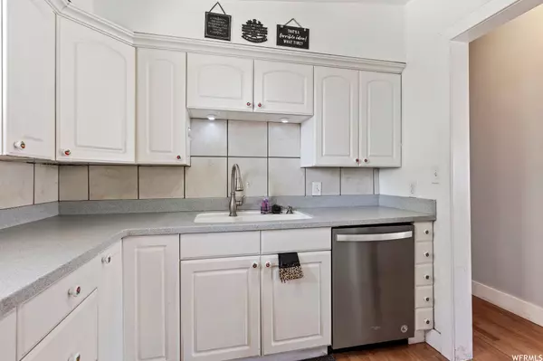 405 N CLOVERDALE RD, North Salt Lake, UT 84054