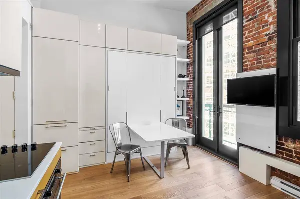 1610 Store St #222, Victoria, BC V8W 0E3