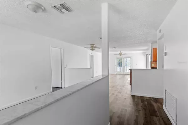 9253 BAY DR, Spring Hill, FL 34608