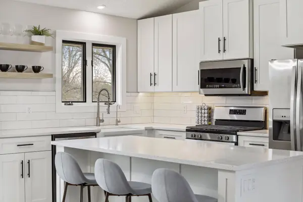 16090 Excel WAY, Rosemount, MN 55068