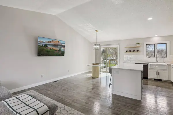 16090 Excel WAY, Rosemount, MN 55068