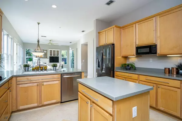 6511 Upland CT, Rocklin, CA 95677