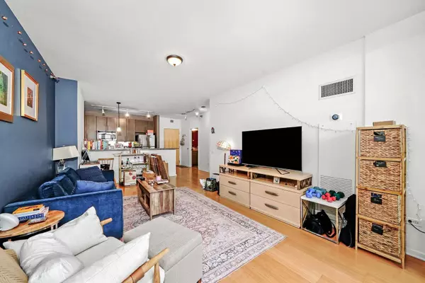 123 S Green ST #402B, Chicago, IL 60607