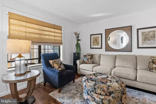 28 EMBASSY CT, Cherry Hill, NJ 08002