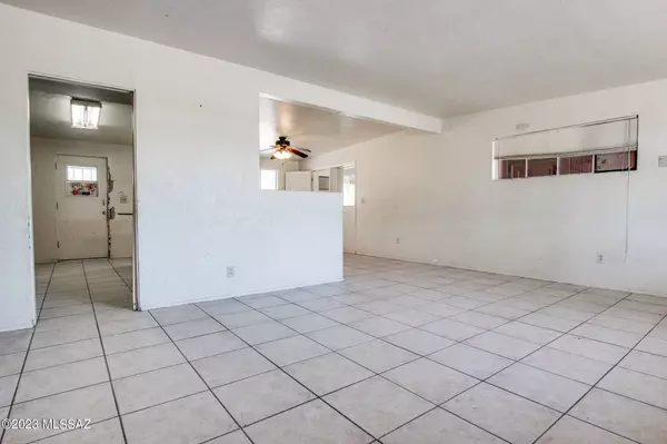 6949 E Calle Marte, Tucson, AZ 85710