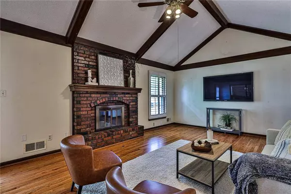 16618 E George Franklyn DR, Independence, MO 64055