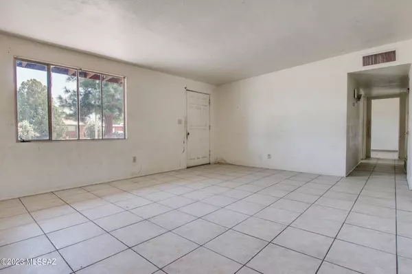 6949 E Calle Marte, Tucson, AZ 85710