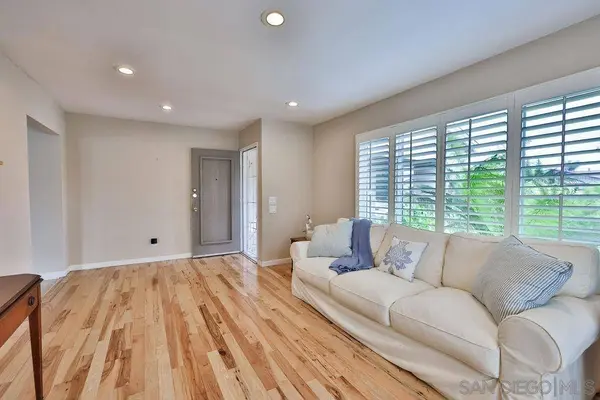 7791 Embry Ct, Mira Mesa, CA 92126