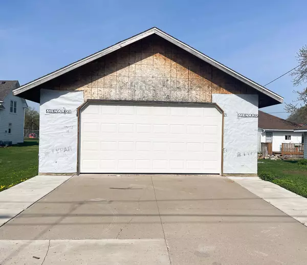 320 S Scott ST, Elmwood, WI 54740