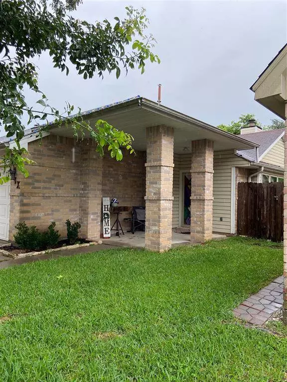 6 Crestbriar CT, Baytown, TX 77521