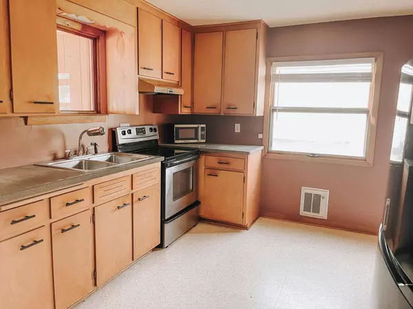 320 S Scott ST, Elmwood, WI 54740