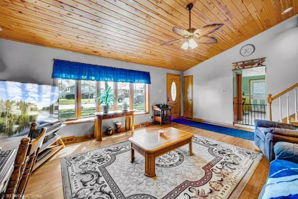 9604 Mayfield Avenue, Oak Lawn, IL 60453