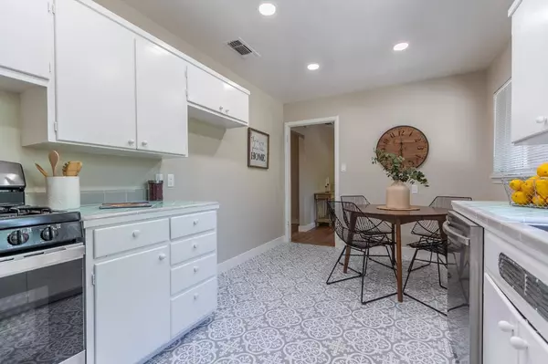 1716 39th ST, Sacramento, CA 95816