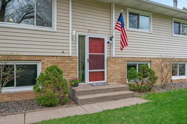 5923 Carlson ST, Shoreview, MN 55126