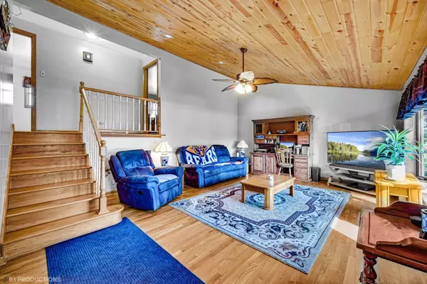 9604 Mayfield Avenue, Oak Lawn, IL 60453