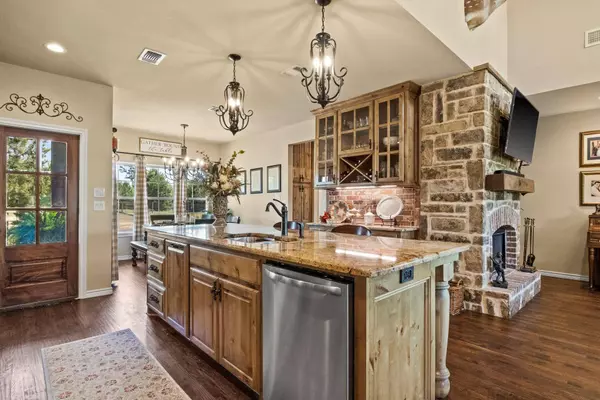 838 CR 4218, Naples, TX 75568