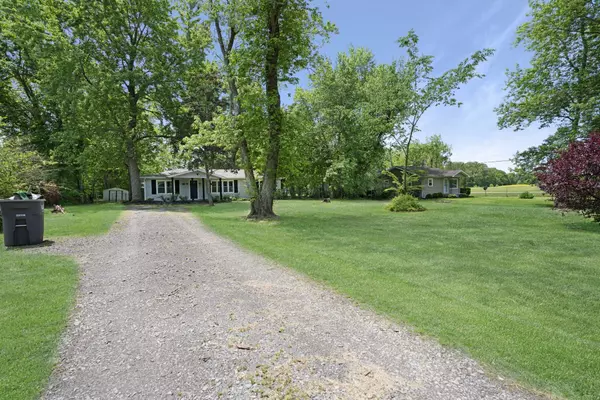 3594 Oakwood Rd, Woodlawn, TN 37191