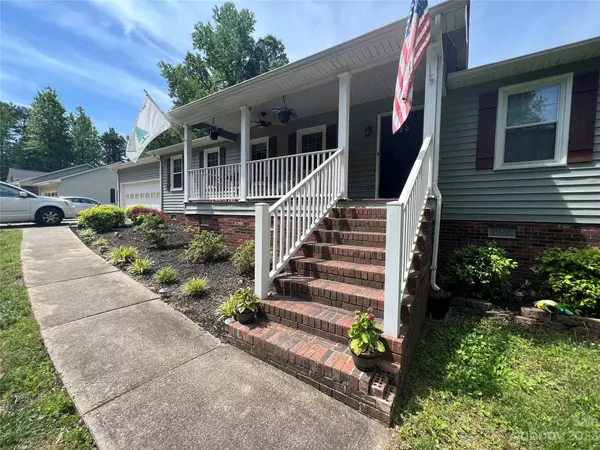 120 Stacybrook DR SE, Concord, NC 28025