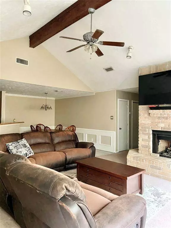 6 Crestbriar CT, Baytown, TX 77521