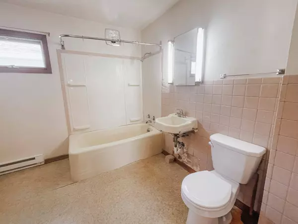 320 S Scott ST, Elmwood, WI 54740