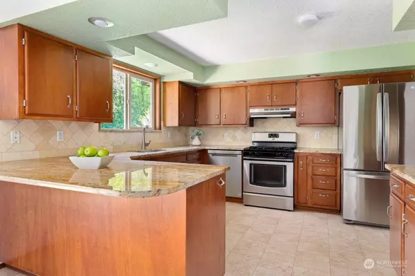 2612 Oyster WAY, Oak Harbor, WA 98277