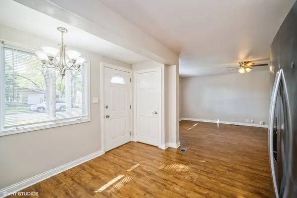 504 ISA DR, Wheeling, IL 60090