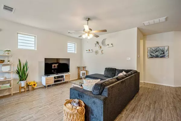 8672 Hollyoaks Creek LN, Houston, TX 77063