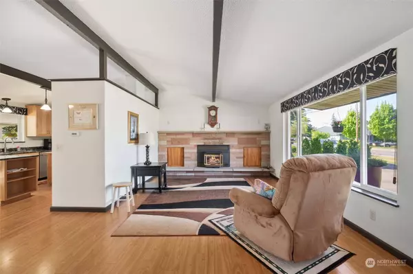 303 Wood AVE, Sumner, WA 98390