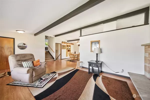 303 Wood AVE, Sumner, WA 98390