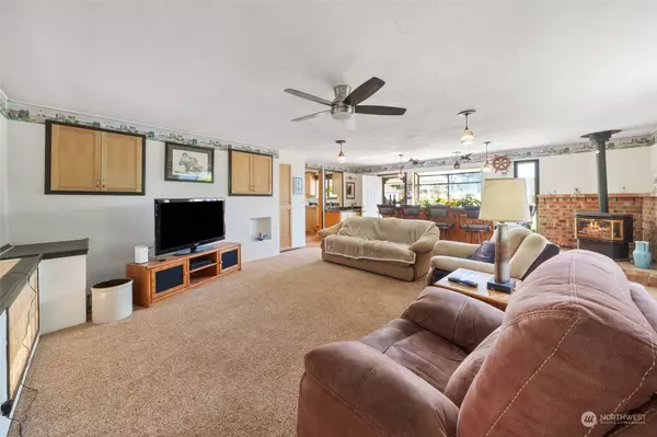 303 Wood AVE, Sumner, WA 98390