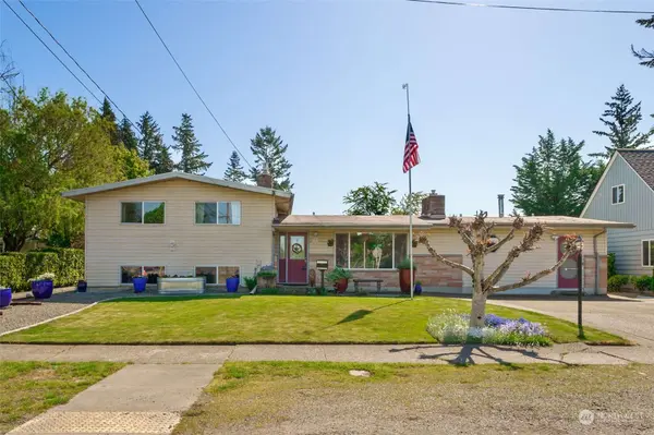 303 Wood AVE, Sumner, WA 98390