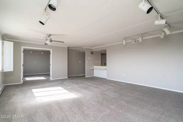 2200 29TH Street S #72S, Grand Forks, ND 58201