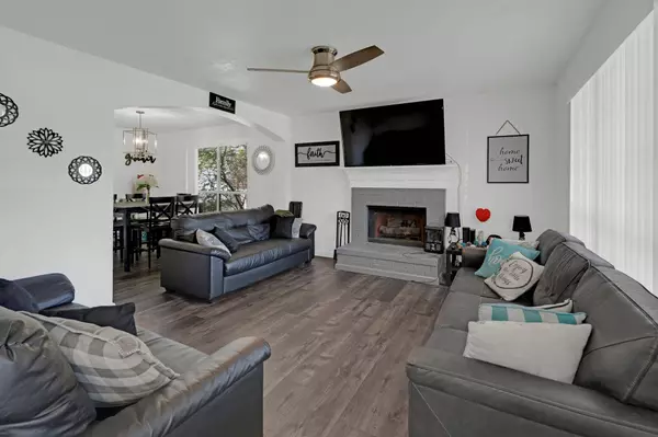 144 Hunter Drive, Cedar Hill, TX 75104