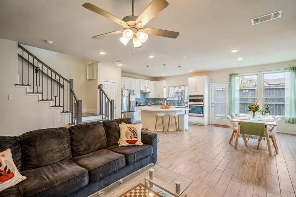 8672 Hollyoaks Creek LN, Houston, TX 77063