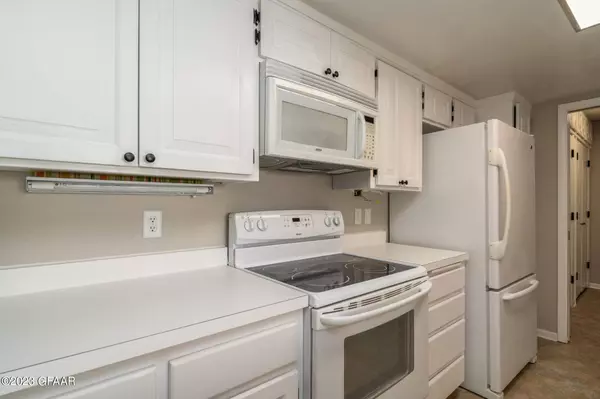 2200 29TH Street S #72S, Grand Forks, ND 58201