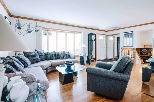 9041 Primrose Lane, Hickory Hills, IL 60457