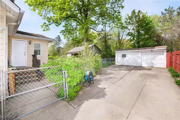 1612 Parker DR, Mayfield Heights, OH 44124