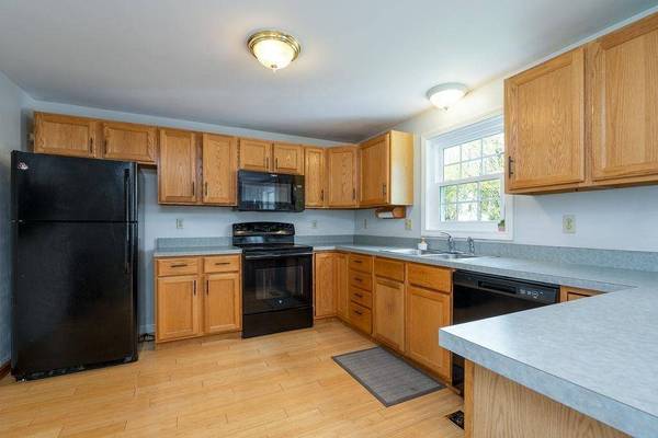 9 Mountain RD, Goffstown, NH 03045