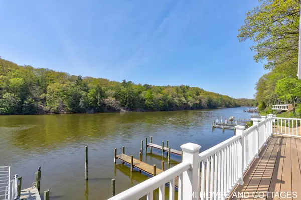 1010 Holland Street, Saugatuck, MI 49453