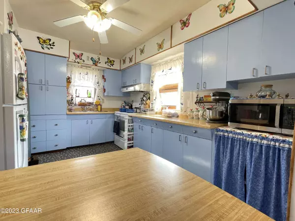 204 2ND Street W, Argyle, MN 56713