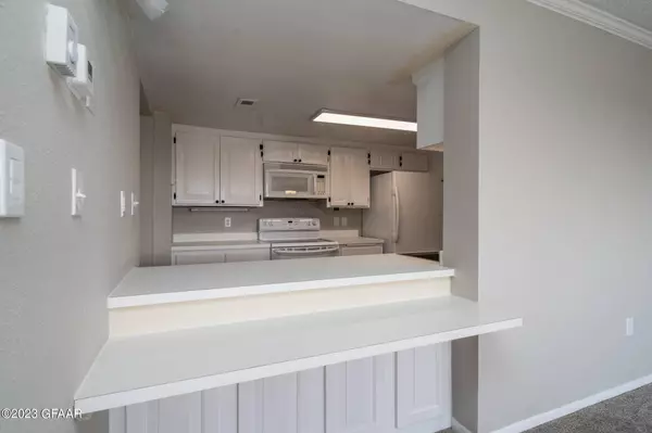 2200 29TH Street S #72S, Grand Forks, ND 58201