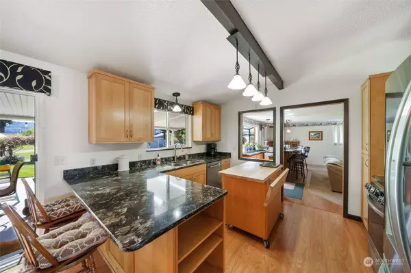 303 Wood AVE, Sumner, WA 98390