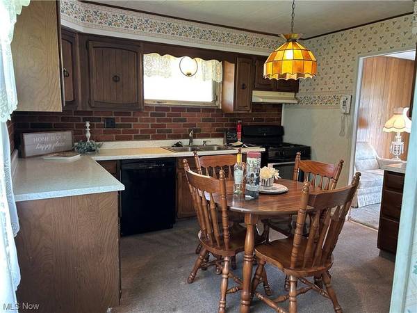 1409 Maple ST, Bellaire, OH 43906