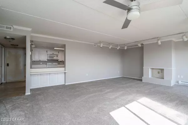 2200 29TH Street S #72S, Grand Forks, ND 58201