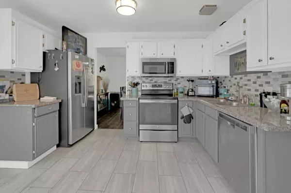 144 Hunter Drive, Cedar Hill, TX 75104